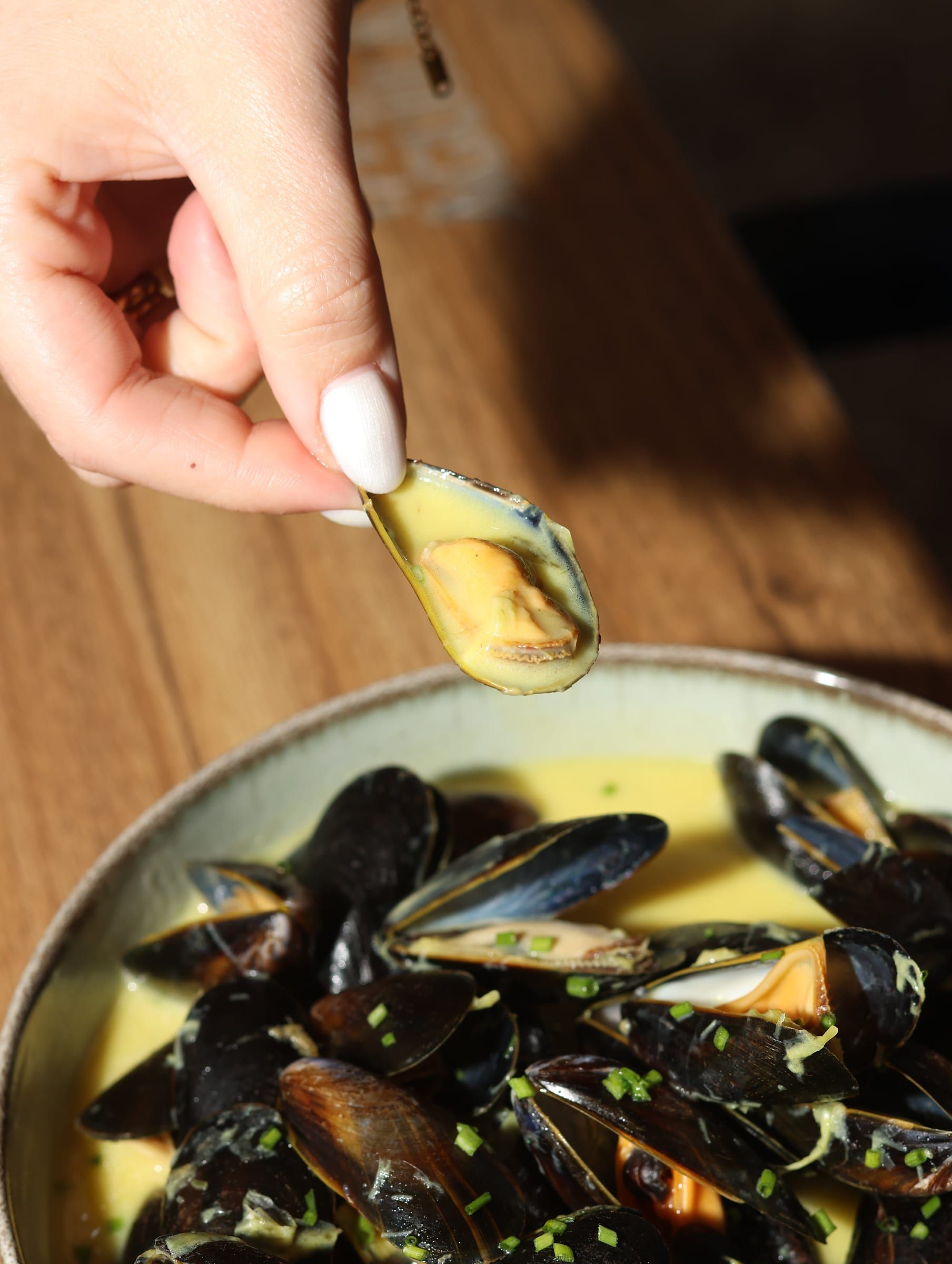 Mejillones en salsa de puerros — La Quisquillosa Playa